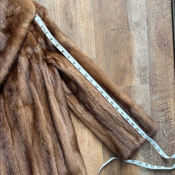 Luxurious Brown Mink Fur Coat - Picture 9 of 9